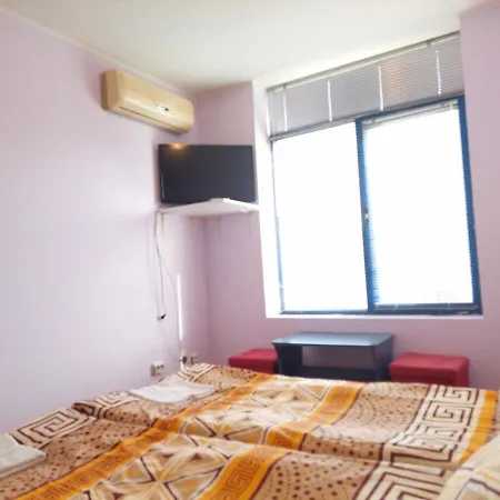 Rainbow Studio Apartment *